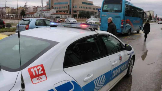 Edirne'de 3 otomobilin karıştığı kazada iki kişi yaralandı