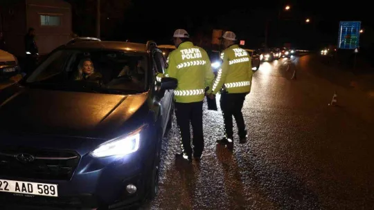 Edirne'de alkollü sürücülerin ehliyetlerine el konuldu