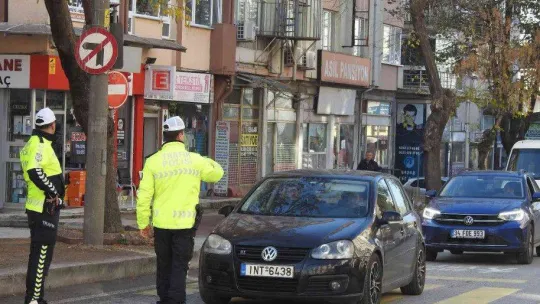 Edirne'de bomba paniği: Şüpheli çantadan kıyafet çıktı