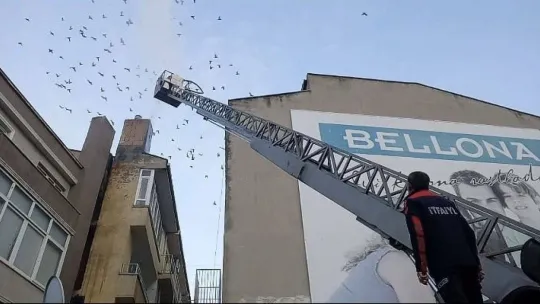 Edirne'de çatıda çıkan yangın paniğe neden oldu