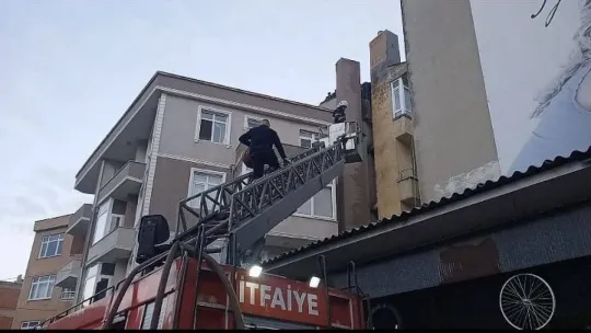 Edirne'de çatıda çıkan yangın paniğe neden oldu