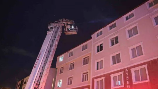 Edirne'de çatıda çıkan yangın korkuttu