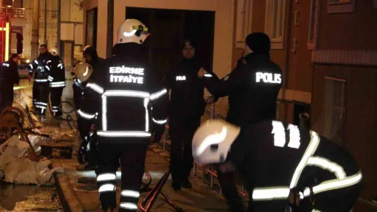 Edirne'de çatıda çıkan yangın korkuttu