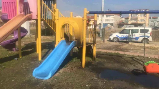 Edirne'de çocuk parkını yakan şüpheli yakalandı