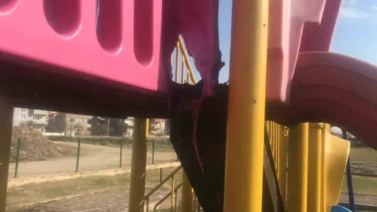 Edirne'de çocuk parkını yakan şüpheli yakalandı