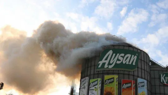 Edirne'de fabrikada çıkan yangına müdahale ediliyor