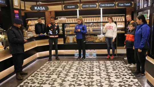 Edirne'de fırıncılar ve sanayi ustaları çalışırken tatbikata yakalandı