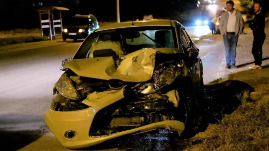 Edirne'de iki otomobil çarpıştı: 3 yaralı