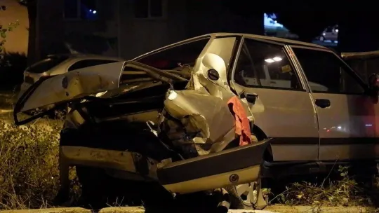 Edirne'de iki otomobil çarpıştı: 3 yaralı