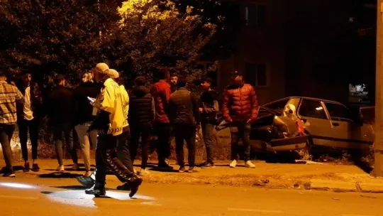 Edirne'de iki otomobil çarpıştı: 3 yaralı