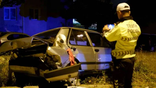 Edirne'de iki otomobil çarpıştı: 3 yaralı