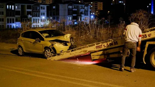 Edirne'de iki otomobil çarpıştı: 3 yaralı