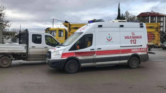 Edirne'de kamyonet sürücüsü kamyona çarptı: 1 yaralı