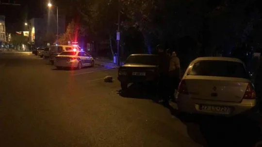 Edirne'de motosiklet park halindeki araca çarptı: 2 yaralı