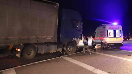 Edirne'de otomobil ile tır çarpıştı: 1 yaralı