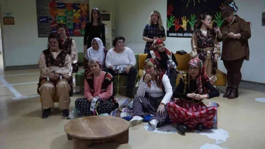 Edirne'de özel öğrenciler unutulan kültürümüzü yaşatarak gönüllerince eğlendi