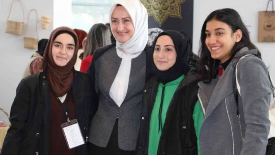 Edirne'de panelde kadınlar el emeği ürünlerini tanıttı