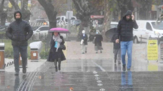 Edirne'de sağanak etkili oldu, vatandaşlar zor anlar yaşadı