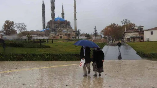 Edirne'de sağanak etkili oldu, vatandaşlar zor anlar yaşadı