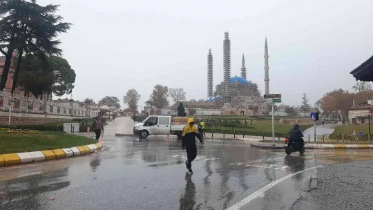 Edirne'de sağanak etkili oldu, vatandaşlar zor anlar yaşadı