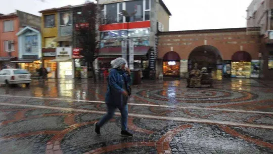 Edirne'de sağanak etkili oldu, vatandaşlar zor anlar yaşadı
