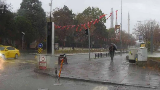 Edirne'de sağanak etkili oldu, vatandaşlar zor anlar yaşadı