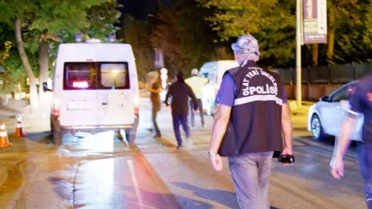 Edirne'de sıcak dakikalar: Polis sosyal tesislerine şüpheli çanta atıp kaçan kişiler yakalandı