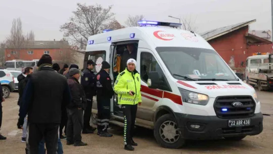 Edirne'de ticari taksi ile otomobilin çarpışma anı kamerada