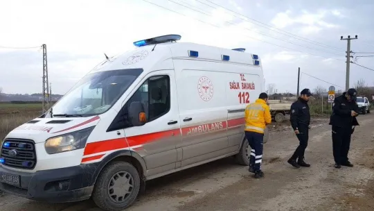Edirne'de üstüne toprak yığını düşen işçi ağır yaralandı