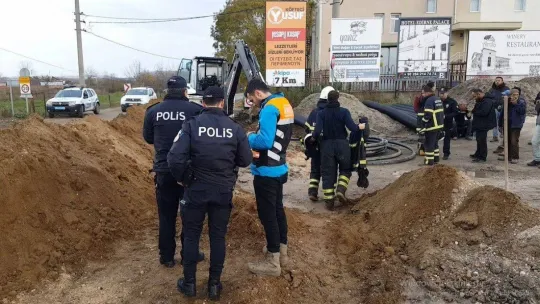 Edirne'de üstüne toprak yığını düşen işçi ağır yaralandı