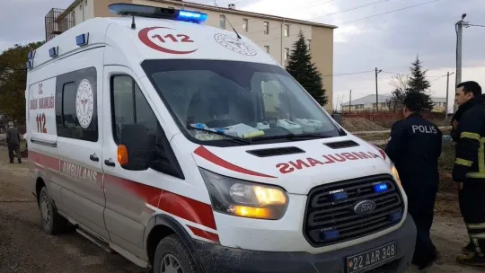 Edirne'de üstüne toprak yığını düşen işçi ağır yaralandı