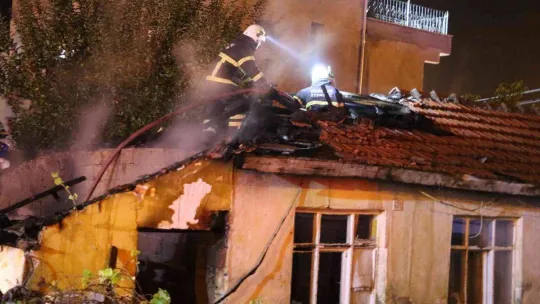 Edirne'deki ev yangınında 1 kişi yaralandı