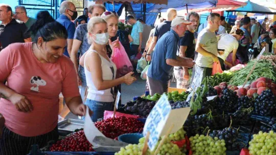 Edirne'ye akın eden Bulgarlar bin Euro harcıyor