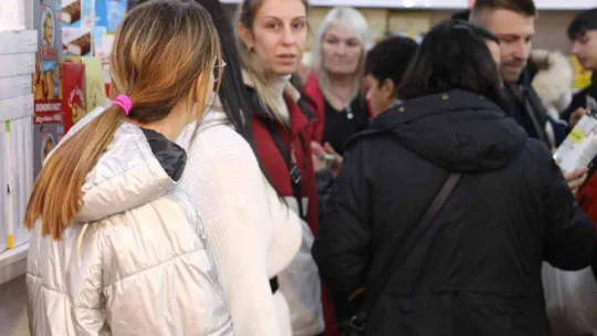 Edirne'ye akın eden Bulgarlar esnafın yüzünü güldürdü