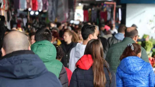 Edirne'ye akın eden Bulgarlar esnafın yüzünü güldürdü