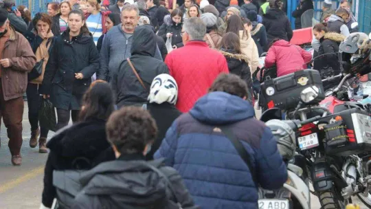 Edirne'ye akın eden Bulgarlar esnafın yüzünü güldürdü
