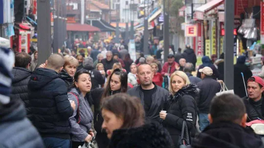 Edirne'ye akın eden Bulgarlar esnafın yüzünü güldürdü