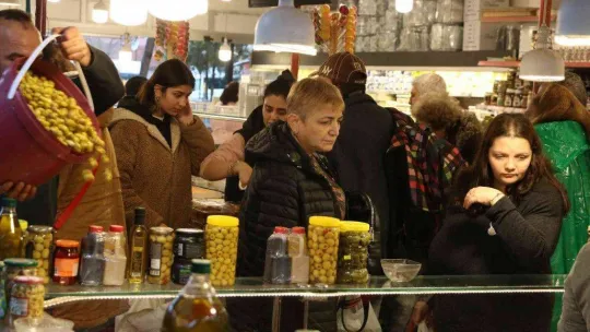 Edirne'ye akın eden Bulgarlar esnafın yüzünü güldürdü