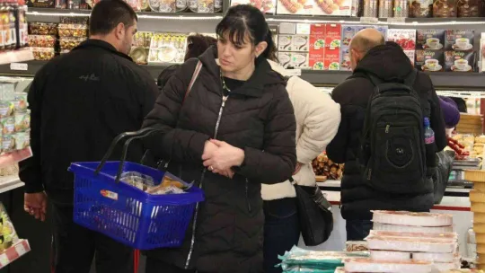 Edirne'ye akın eden Bulgarlar esnafın yüzünü güldürdü