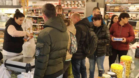 Edirne'ye akın eden Bulgarlar esnafın yüzünü güldürdü