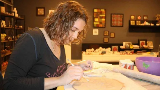 Edirneli kadınlar çamuru sanat eserine dönüştürüyor