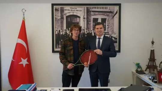 Edremit Belediye Başkan Yardımcısı Tayfun Canlı' dan genç sporcuya tam destek