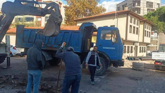 Edremit Belediyesi sorunsuz bir alt yapı için 7/24  çalışıyor