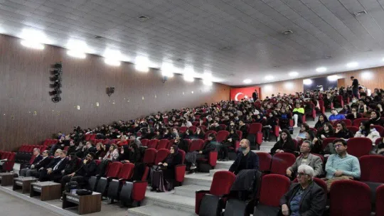 Edremit'te 'Suç-Ceza ve Gençlik' konulu panel ilgi gördü