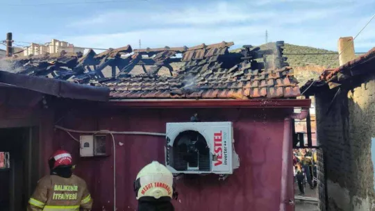 Edremit'te alev alev yanan ev küle döndü