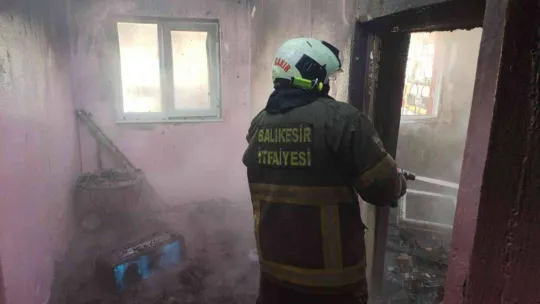 Edremit'te alev alev yanan ev küle döndü