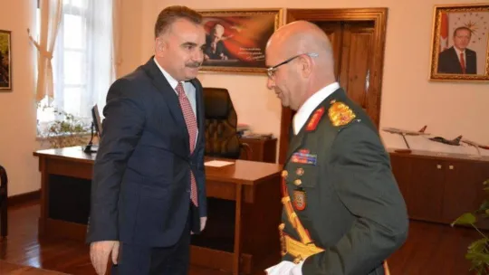 Edremit'te Cumhuriyet'in 99. yıldönümünü coşkuyla kutlandı