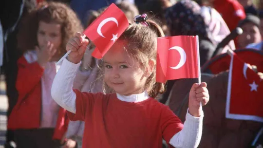 Edremit'te Cumhuriyet'in 99. yıldönümünü coşkuyla kutlandı