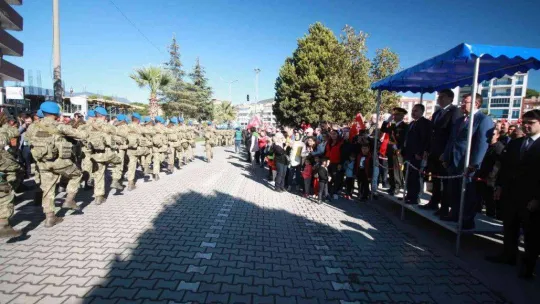 Edremit'te Cumhuriyet'in 99. yıldönümünü coşkuyla kutlandı