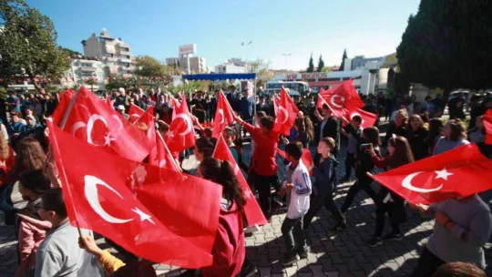 Edremit'te Cumhuriyet'in 99. yıldönümünü coşkuyla kutlandı